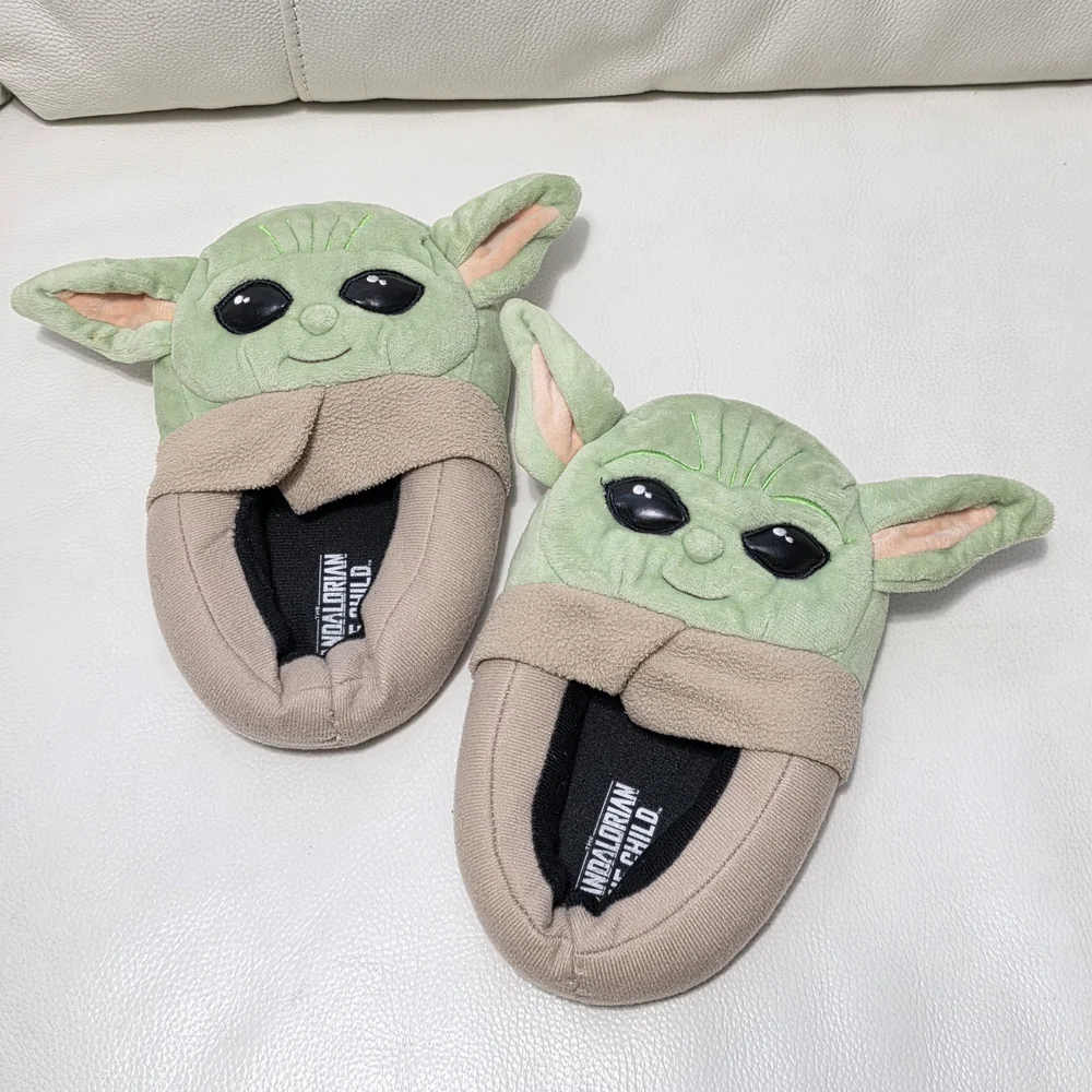 The Mandalorian Child Plush Green Baby Yoda Character Slippers Size 13/1 Youth